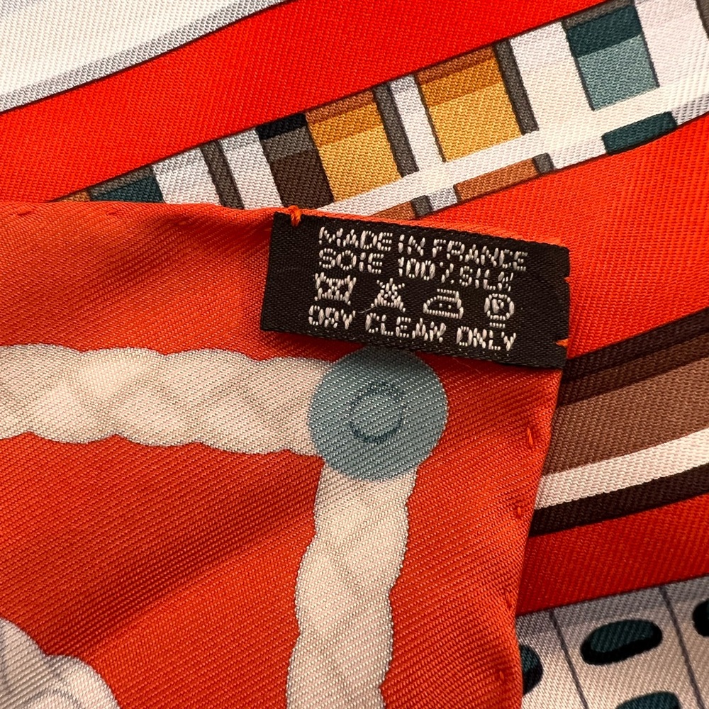 auth HERMES 90 Square Scarf made in France 100% silk - Picture 5 of 5